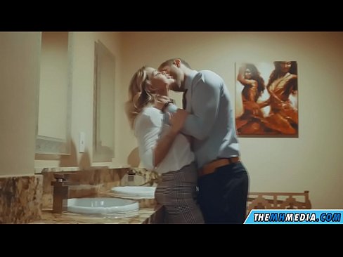 ❤️ Кад те прсата плавуша заведе у јавном тоалету Секс на sr.hentaibar.ru ﹏